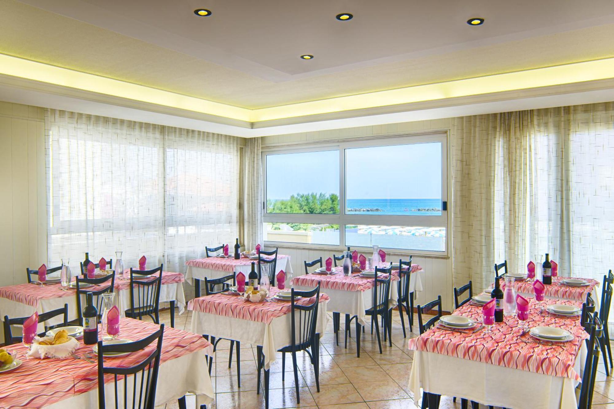Hotel Raimondi Bellaria-Igea Marina Esterno foto
